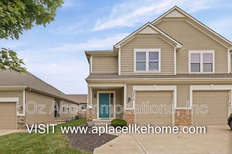De Soto Townhome: 34076 W 90th Cir