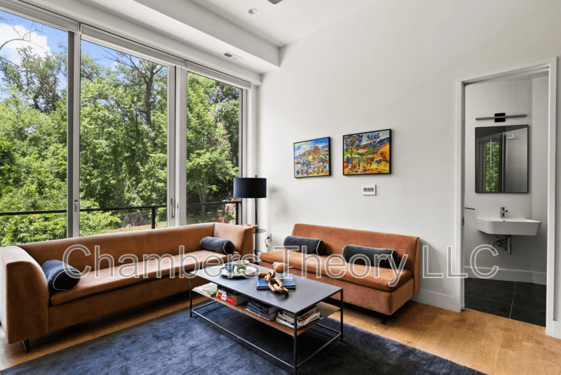 Washington House: 3820 Argyle Ter NW