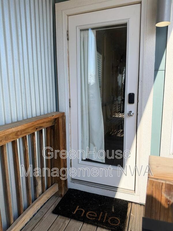 apt
Bentonville House: 452 SW B St