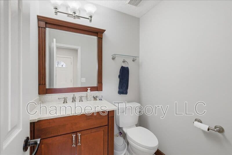 Ashburn House: 44046 Choptank Ter