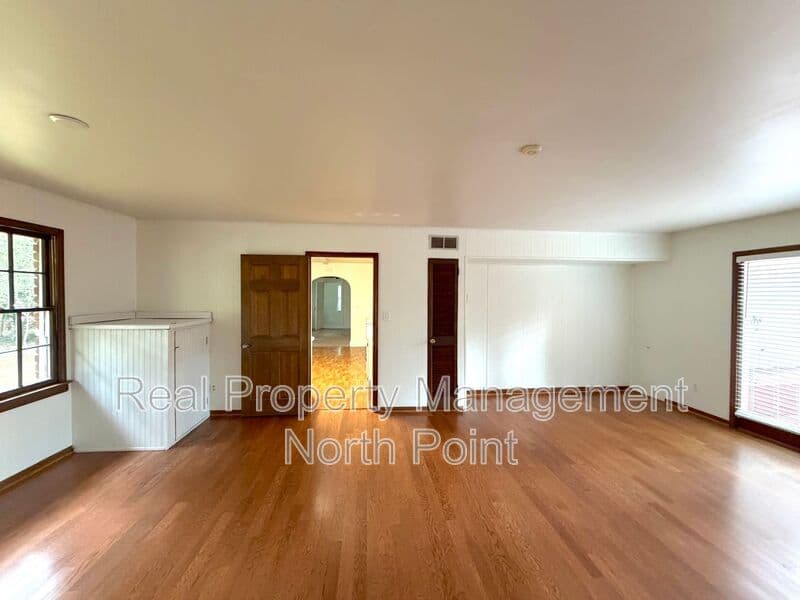 Roswell House: 199 Prospect Street