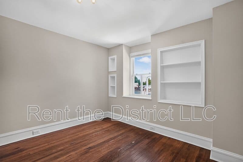 Washington Townhome: 37 Rhode Island Avenue NW
