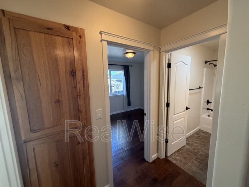 Grants Pass House: 1575 SW Yucca Dr