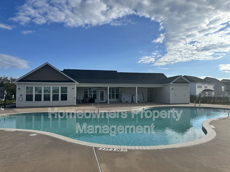Raeford House: 143 Cromwell Court