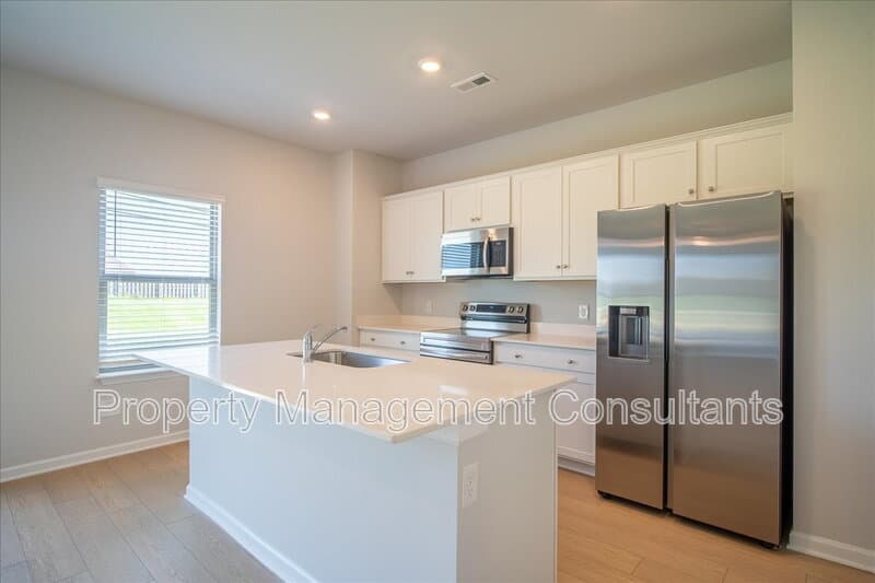Athens House: 22857 Dashwood Ln