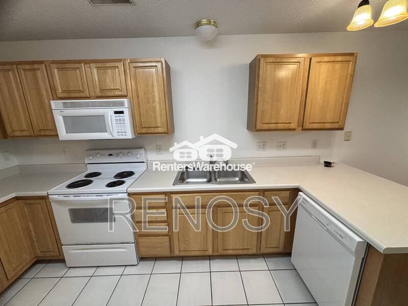 Des Moines Townhome: 3701 Brook Ridge Ct