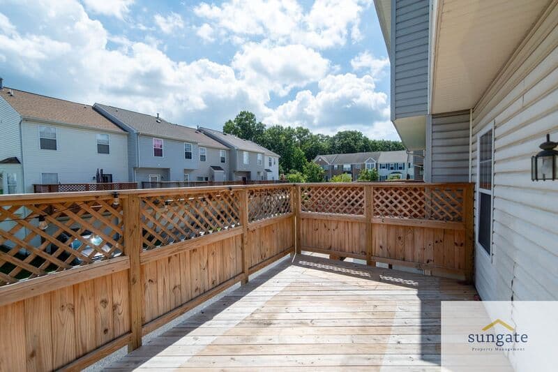 Rosedale Townhome: 11 Hallsdale Ct