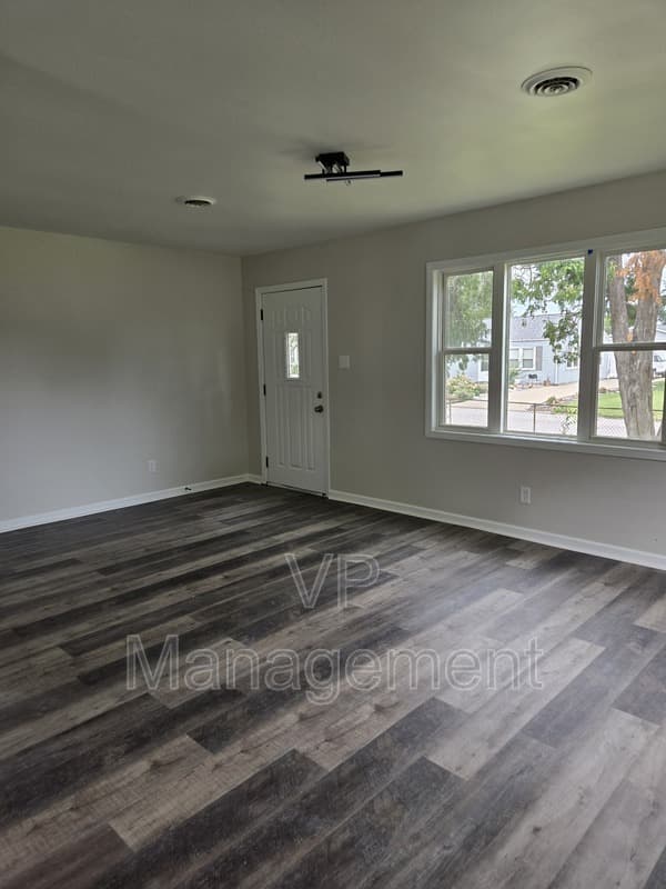 Davenport House: 7425 Oak St