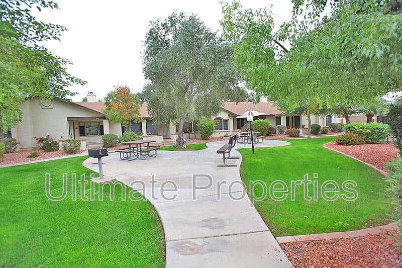 Peoria House: 8140 N 107th Ave