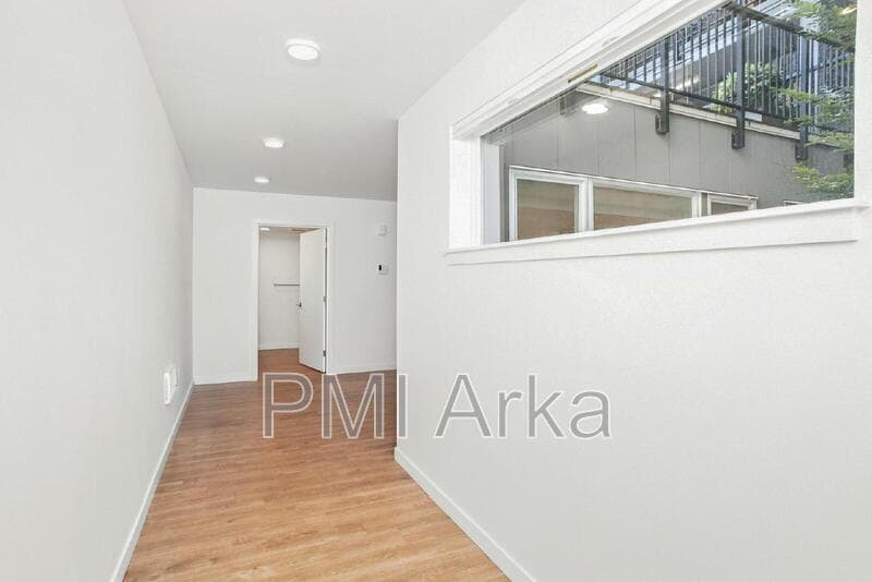 Seattle Condo: 750 11th Ave E