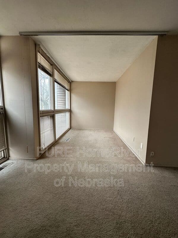 Omaha Townhome: 1631 N 109th Plz