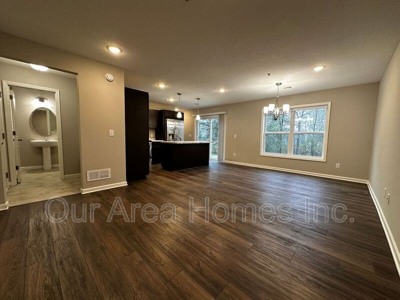 Big Lake House: 595 William St