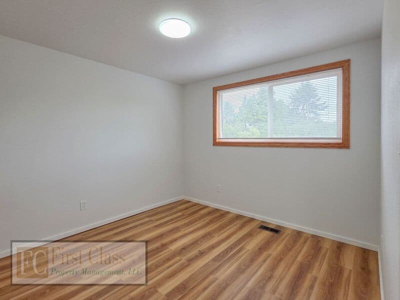 PORTLAND House: 13900 NW SPRINGVILLE RD