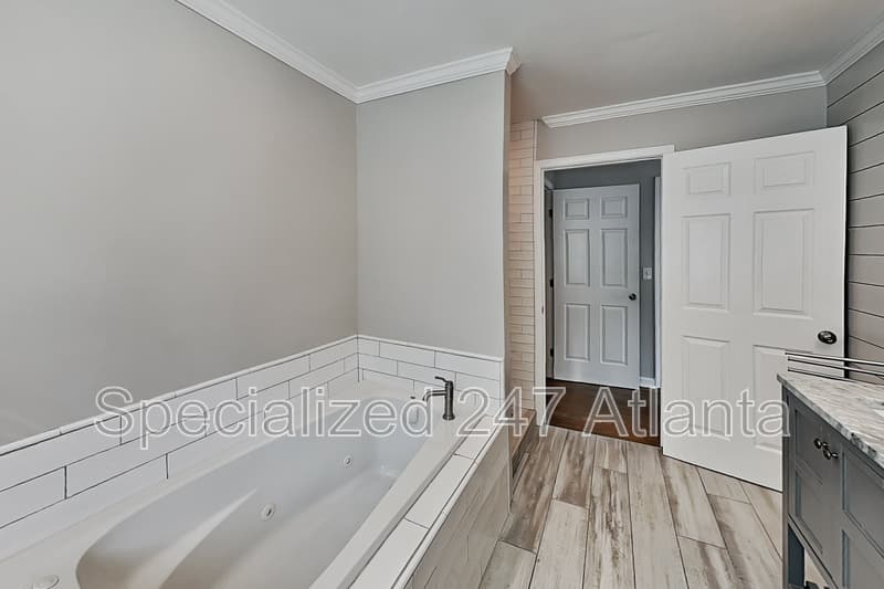 Atlanta House: 54 Hatcher Ave SW