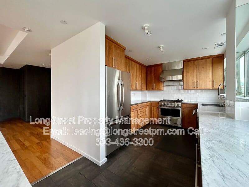 Portland Condo: 300 NW 8th Ave
