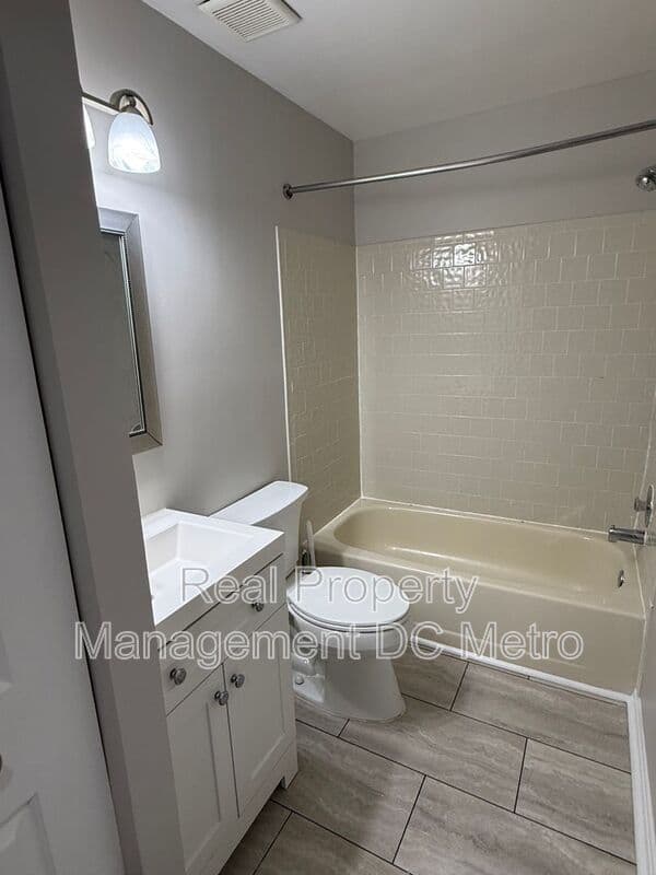 Washington House: 1125 Harvard St NW F