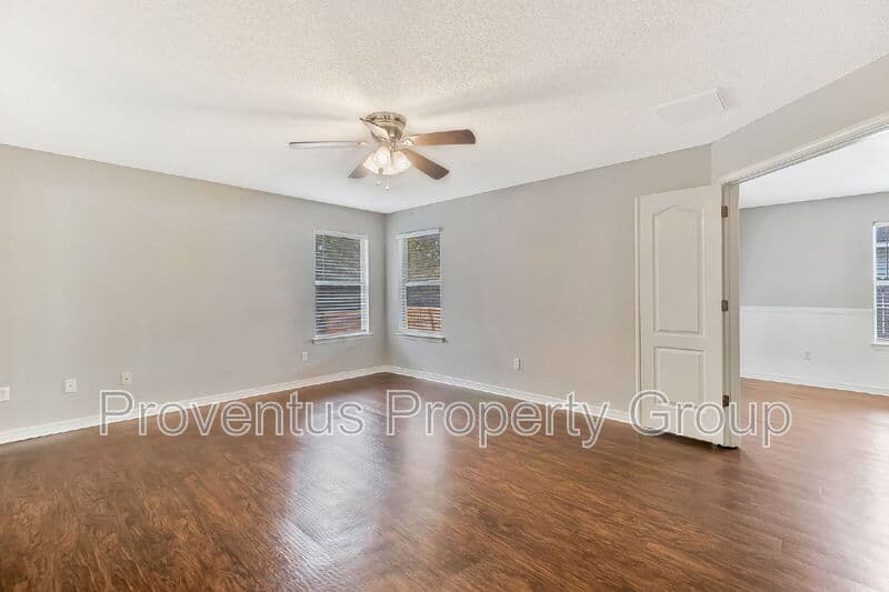 Navarre House: 2058 Catline Circle
