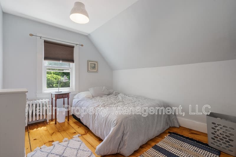 Andover House: 15 Elm Court