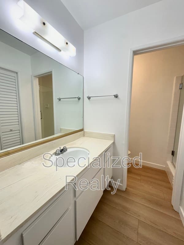 Los Angeles Condo: 1964 Rodney Drive
