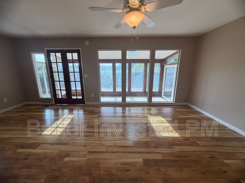 Ukiah House: 611 Tokay Ave