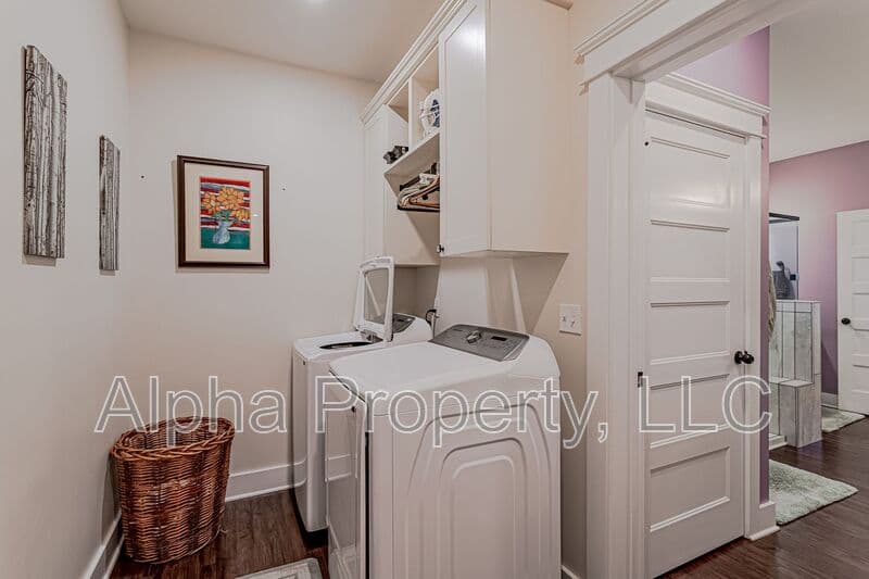 Greenville House: 14 Burl Ct