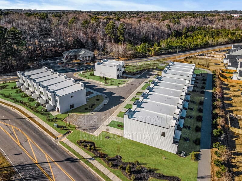 Clayton Townhome: 4 S Laird Drive