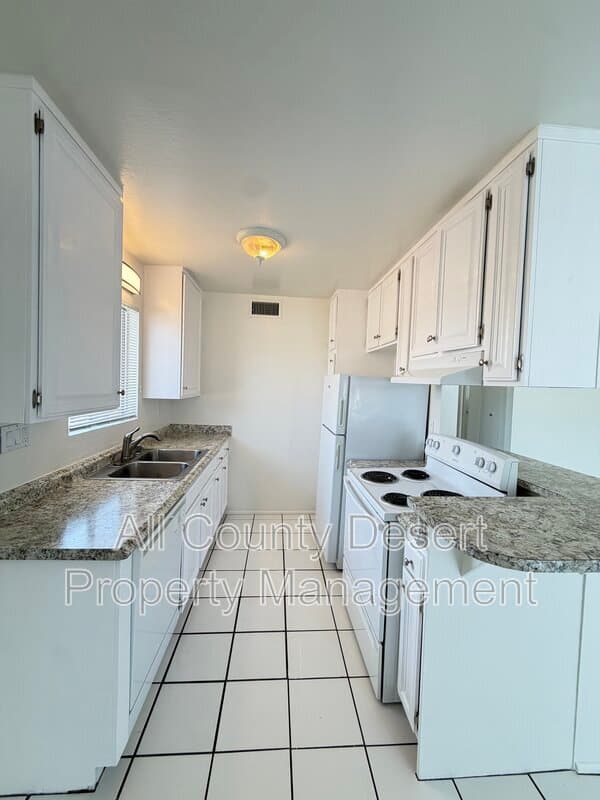Palm Springs Condo: 550 El Cielo Road