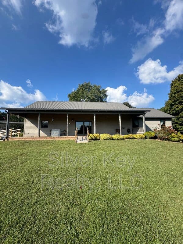 Athens House: 834 Highway 39 East