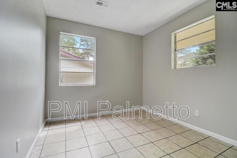 Columbia House: 329 Saddlefield Rd