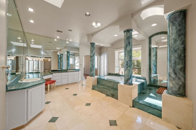San Diego House: 18714 Bernardo Trails Dr