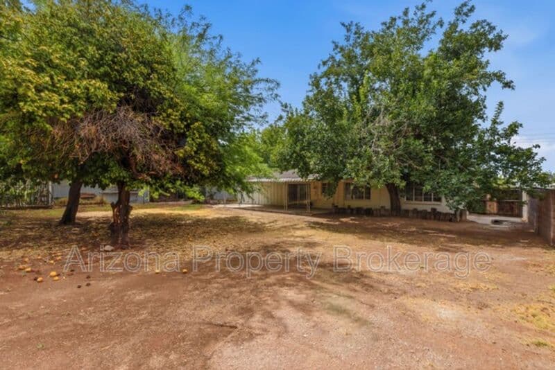 Phoenix House: 4640 E. Oak St.