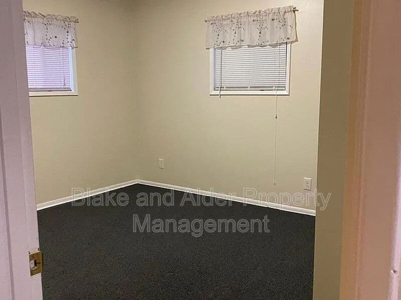 Milwaukie House: 11112 SE Home Ave