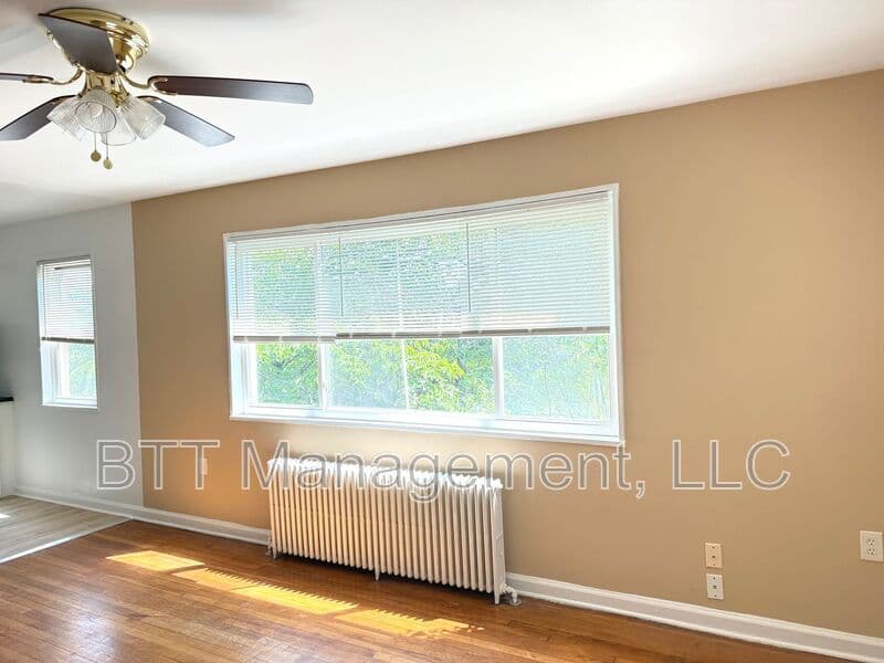 Brentwood Condo: 4013 38th St