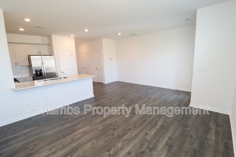 Wake Forest House: 360 Freestall Dr