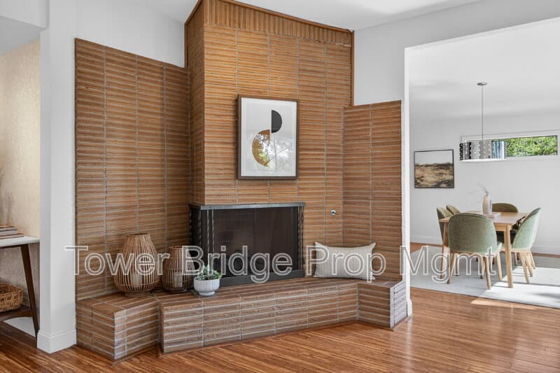 Fair Oaks House: 3937 Orangewood Dr