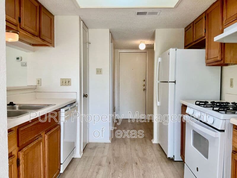Austin Condo: 12120 Thompkins Dr.