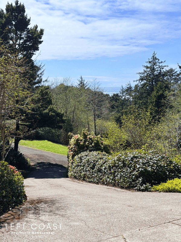 Waldport House: 7205 Southwest Burl Drive