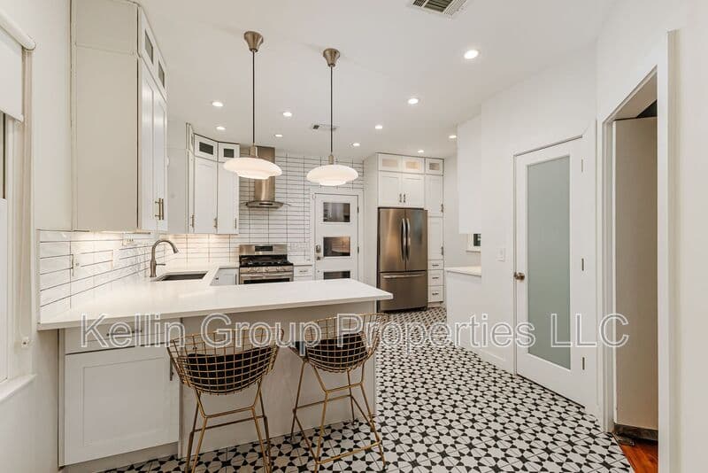 Lakeland House: 1203 Easton Dr