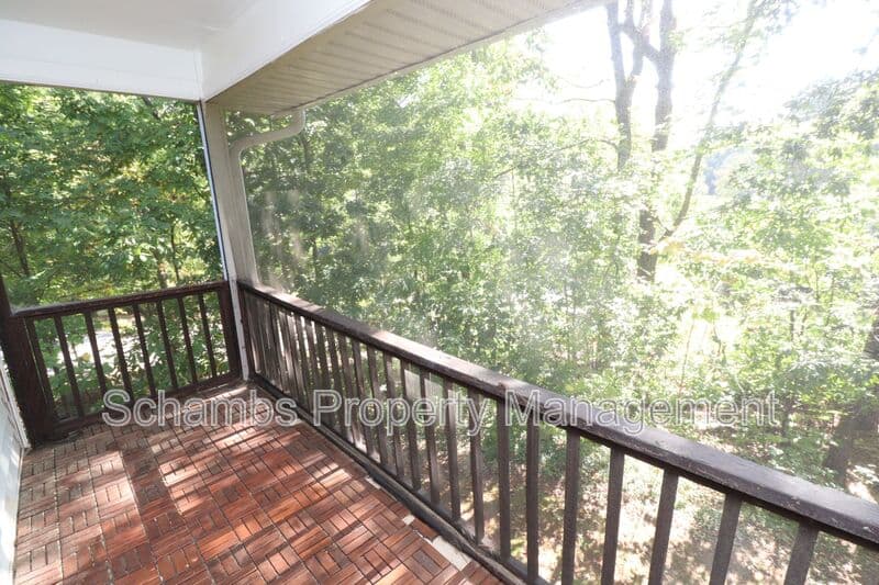 Cary Condo: 321 Renshaw Ct