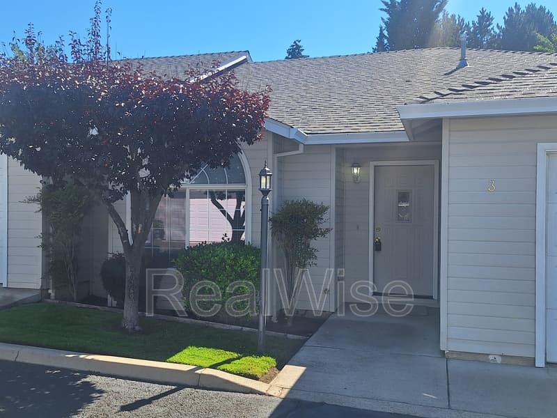 Medford Condo: 1221 Skeeters Ln
