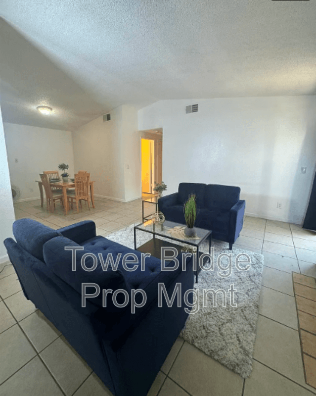 Sacramento House: 7516 Whisperwillow Drive