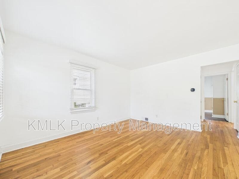 Akron House: 1263 Atwood Ave