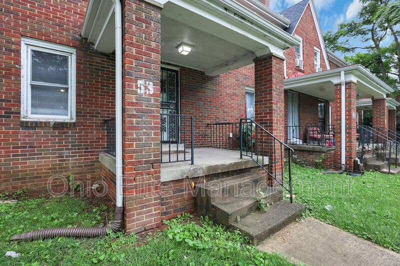 Columbus House: 53 S Burgess Ave