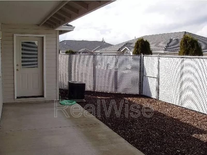 Medford Townhome: 1221 Skeeters Ln