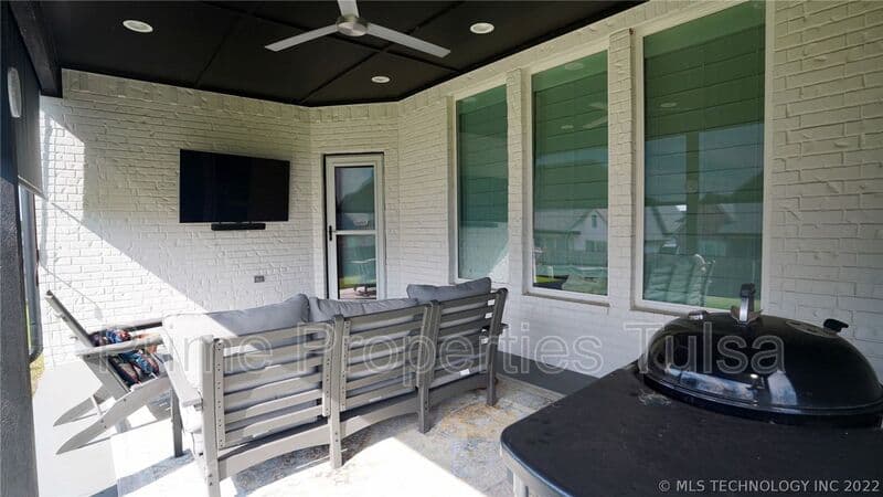 Jenks House: 12912 S 6th St