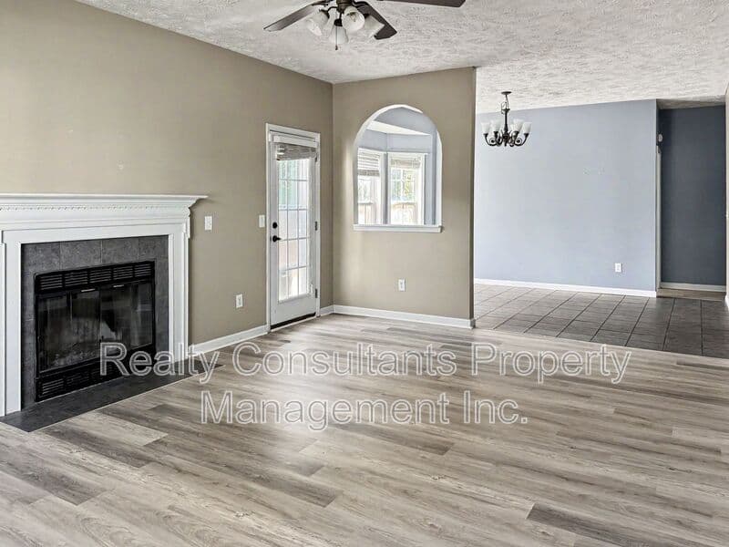 Fayetteville House: 7701 Redwood Avenue