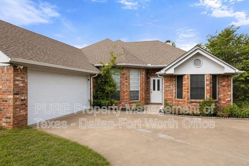 Granbury House: 3905 Frisco Cir