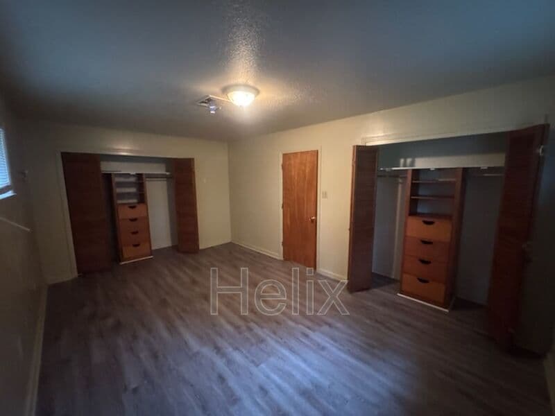 Jackson House: 247 Dona Ave