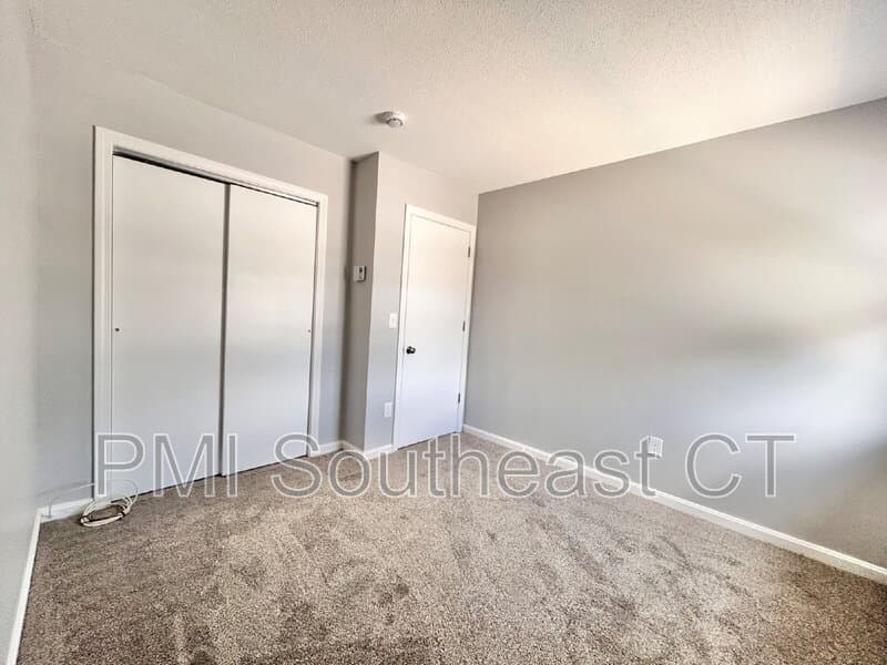 Plainfield Condo: 98 Canterbury Road