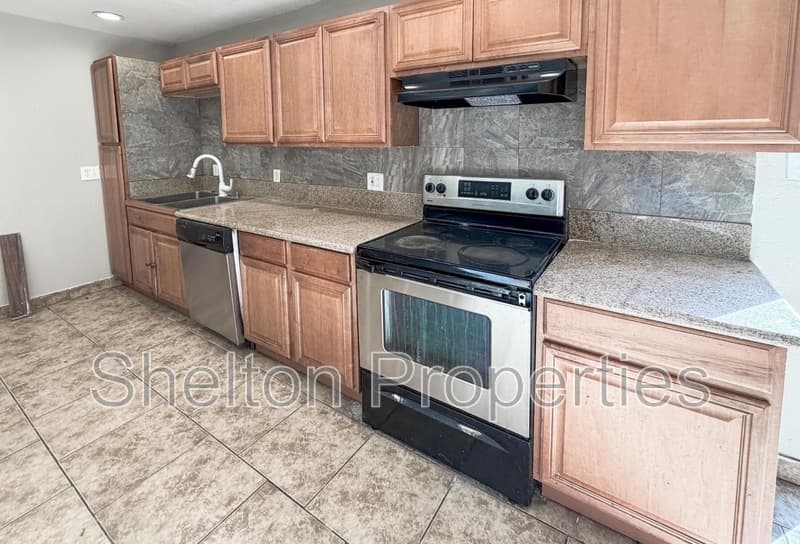 Phoenix House: 6301 W Earll Dr